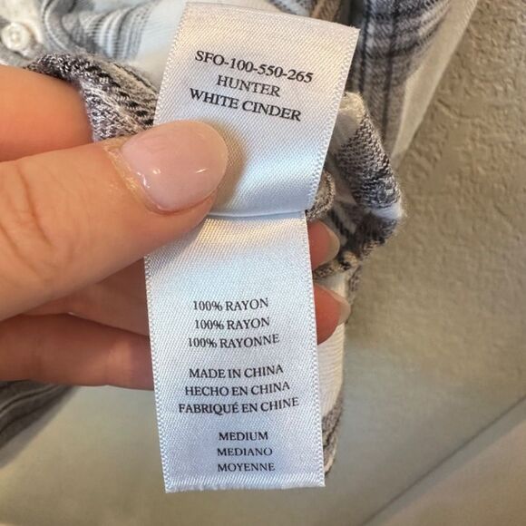 Rails White & Black Plaid Classic Soft Button Front Shirt - Size M - EUC - Picture 4 of 6